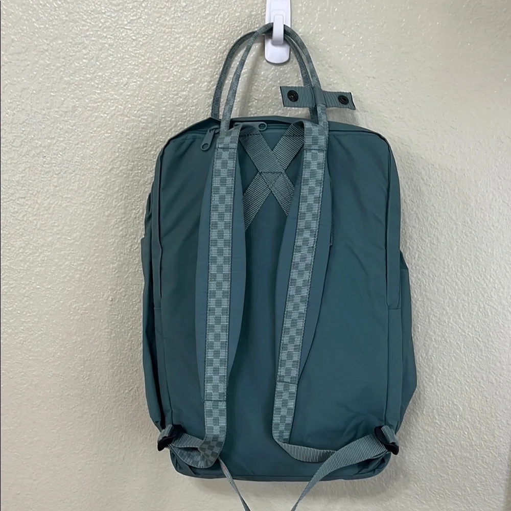 Kånken Green Backpack - Picture 2 of 2